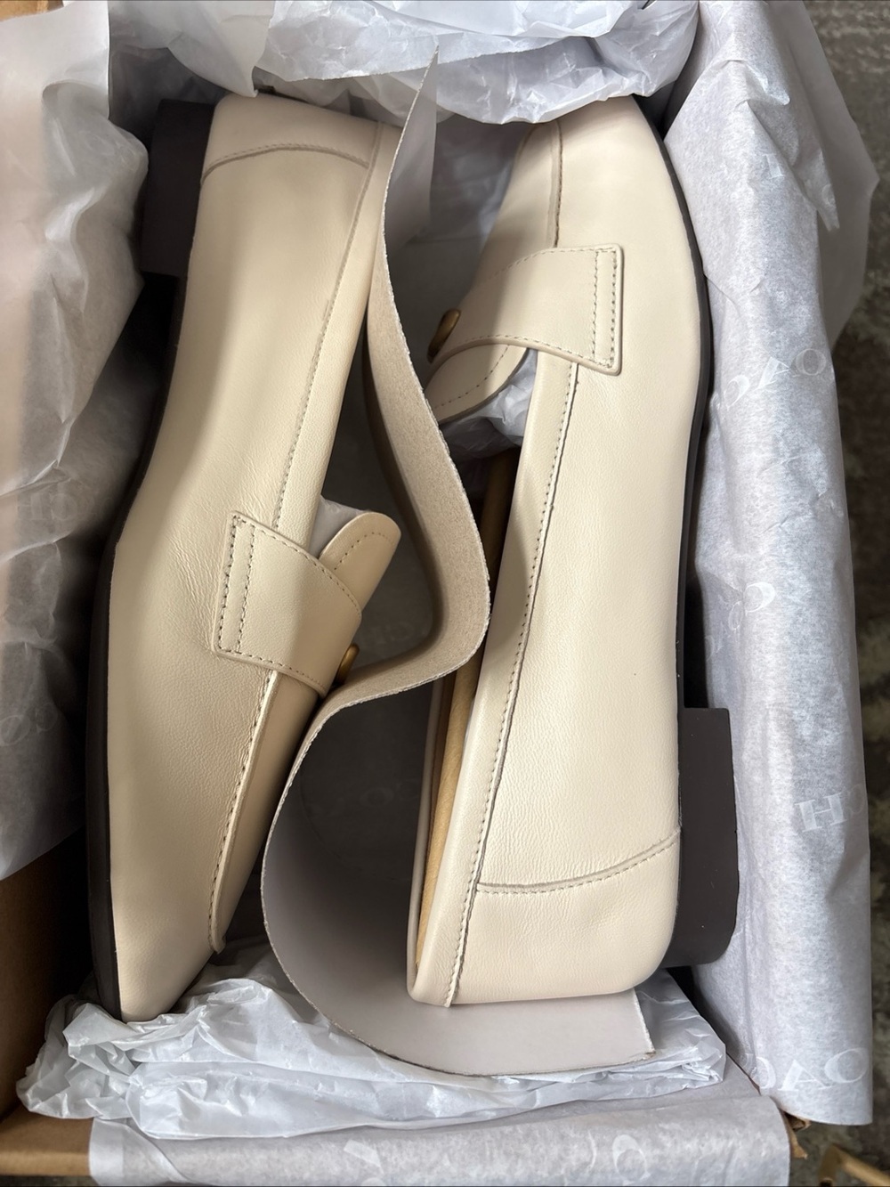 COACH Women’s Sculpted C Logo Round Toe Leather Loafers Chalk Color Size-7.5 New - Picture 12 of 12